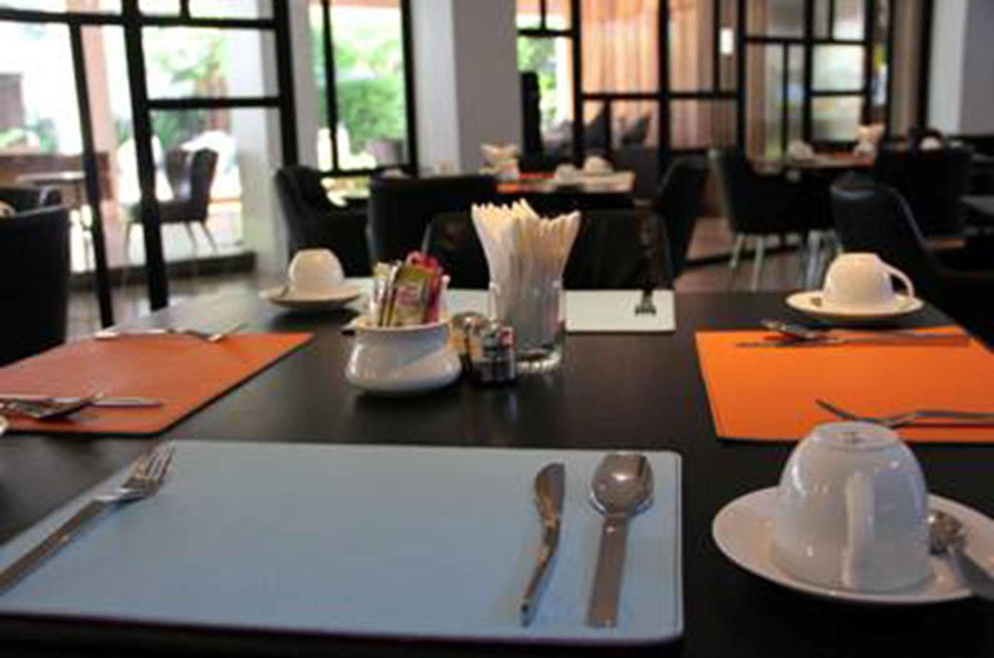 Uma Residence Bangkok Exterior photo
